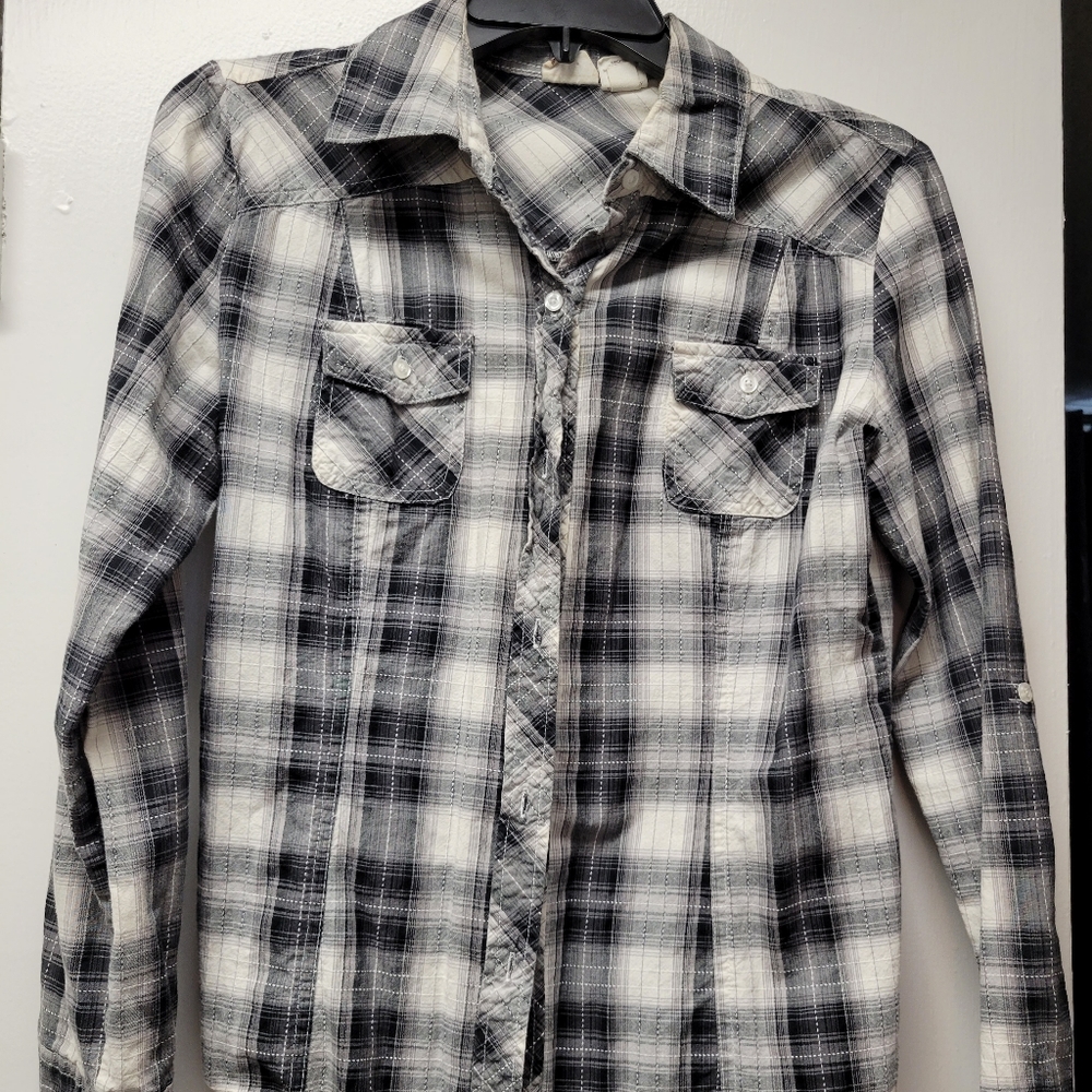 MUDD Women's Plaid Button Down mid sleeve size Large